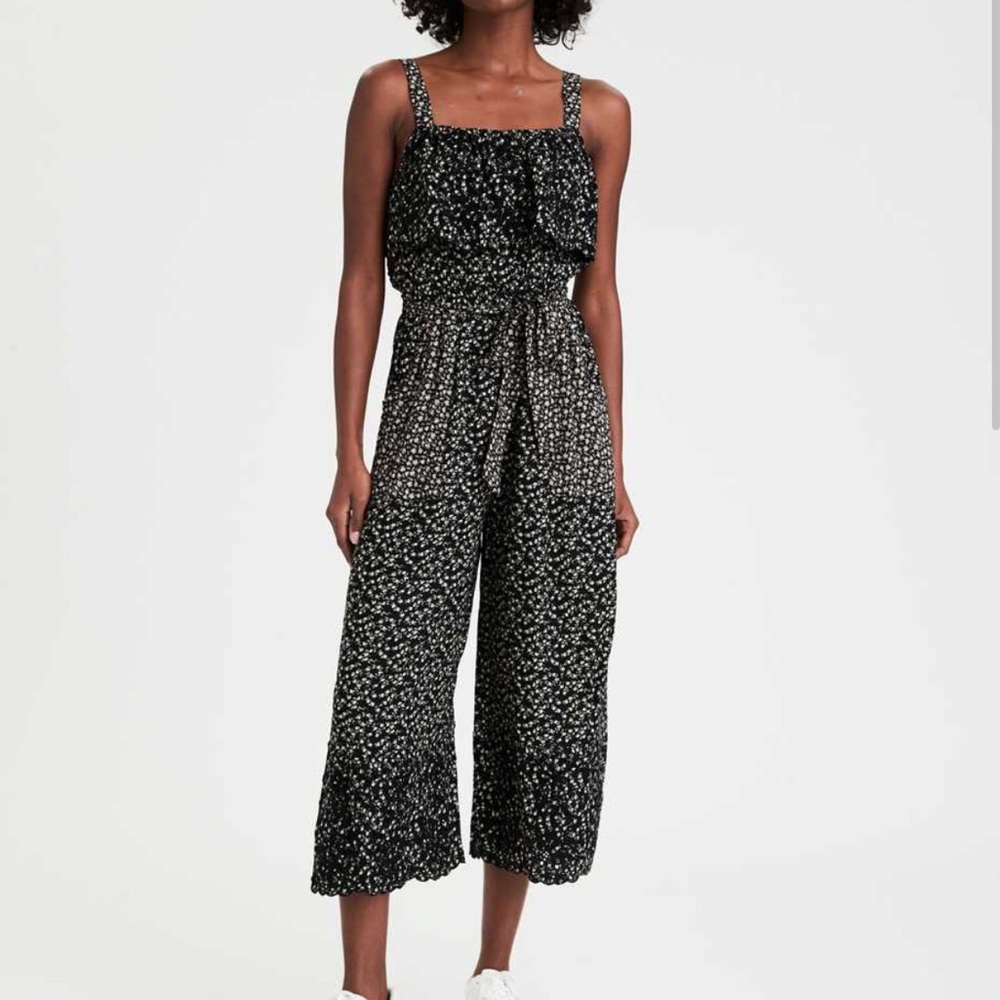 American Eagle flower print Jumpsuit ~NWT~ Size S.
